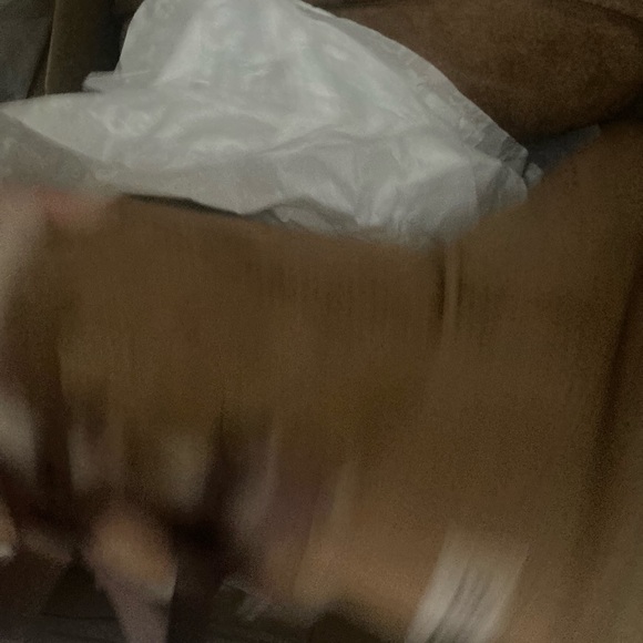 Brand new Bailey Uggs size is 7.5 in women - Picture 3 of 3